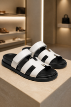 Saint-Tropez bianco esposto in boutique, tallone aperto