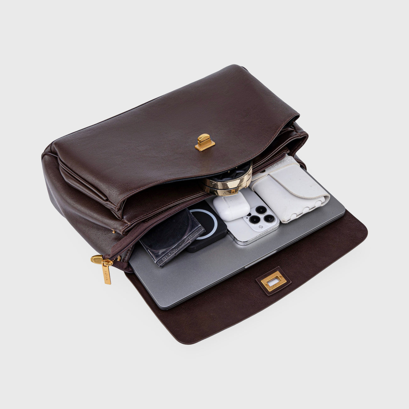 Bellaro Vintage Bag interior capacity