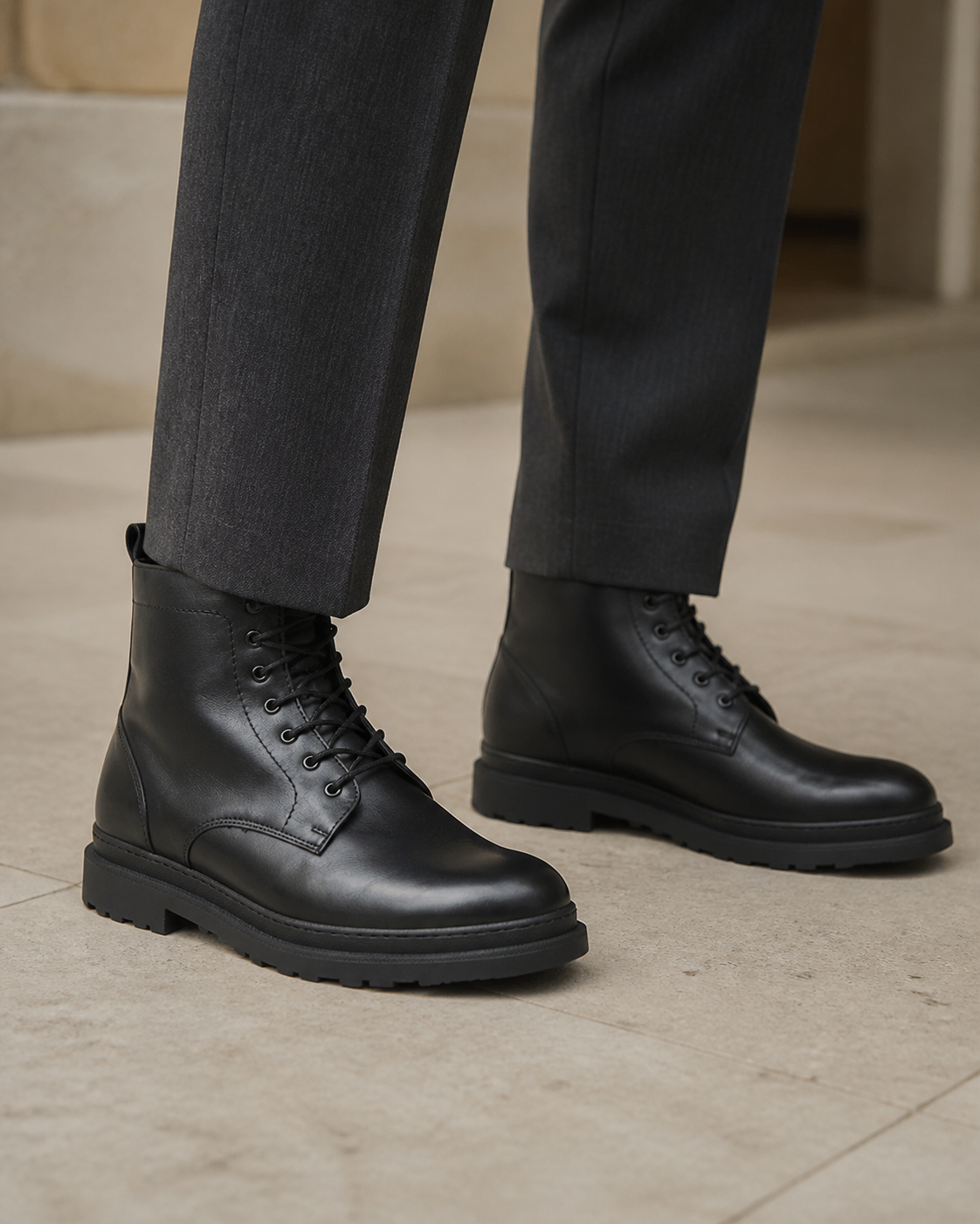 Morgex nero indossato, hero con close sullo stivaletto