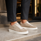 Camogli taupe indossata, hero con close sulla sneaker