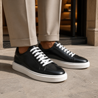 Altamura nera indossata, hero con close sulla sneaker
