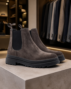 Portovenere grigia esposta in boutique, vista 1