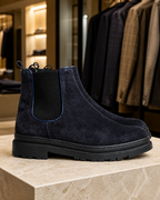 Portovenere blu esposta in boutique, vista 1
