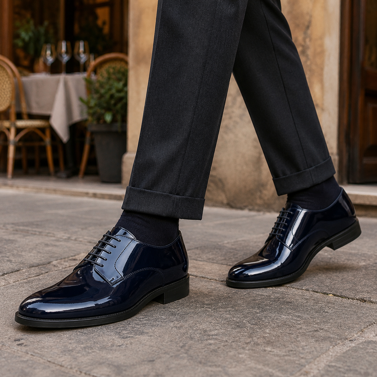 Bagnoregio blu indossata, close 2